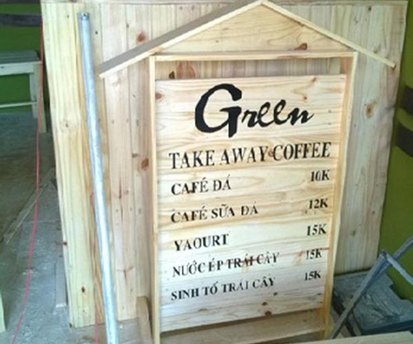 Bảng hiệu gỗ thông pallet đẹp