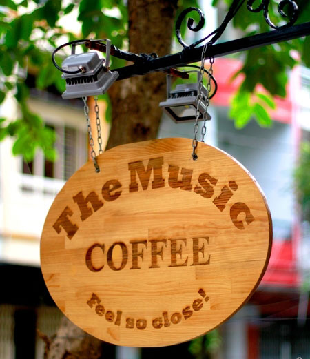bảng hiệu gỗ đẹp quán cà phê